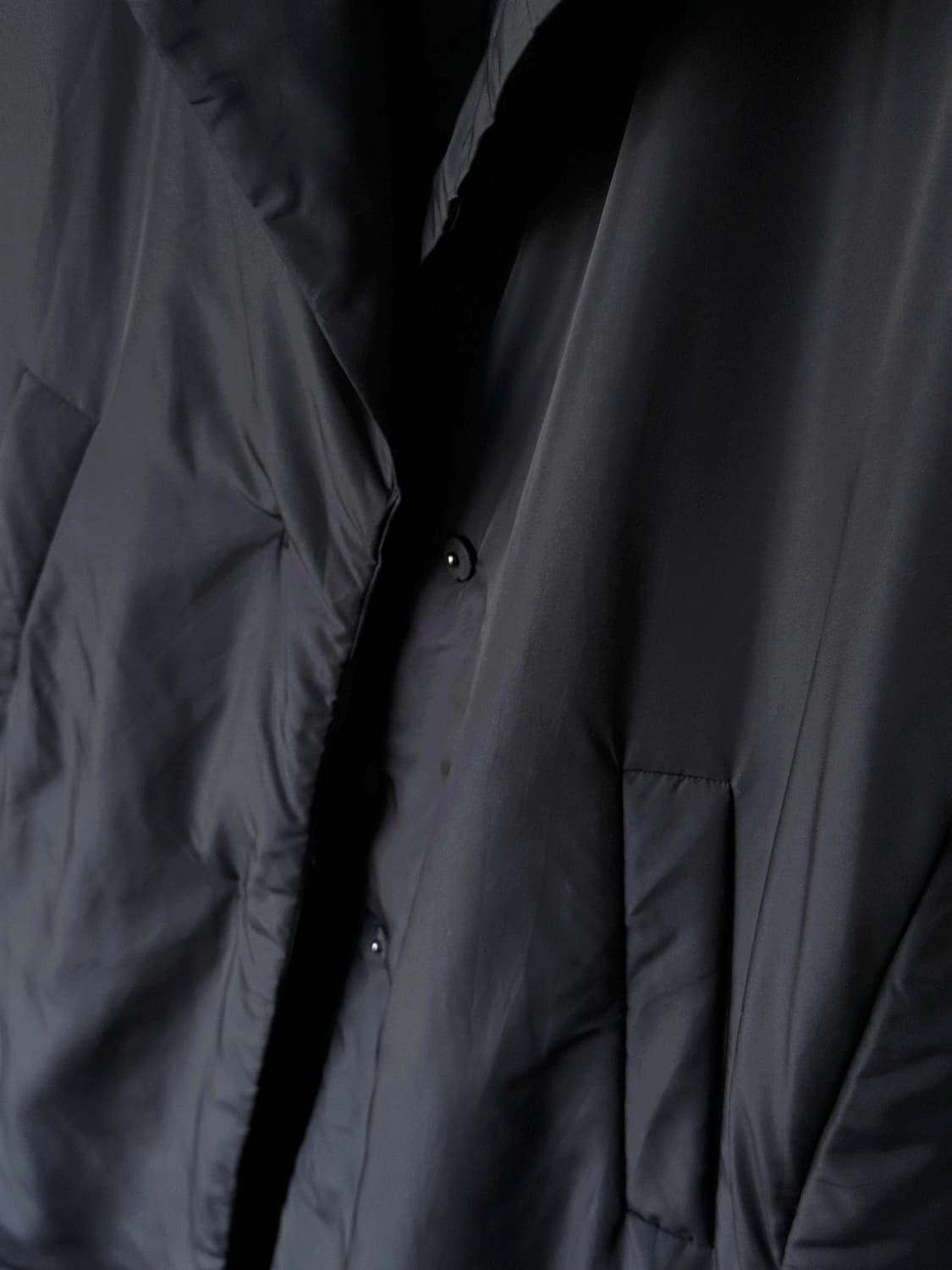 Padded wide silhouette chesterfield coat 상품이미지2