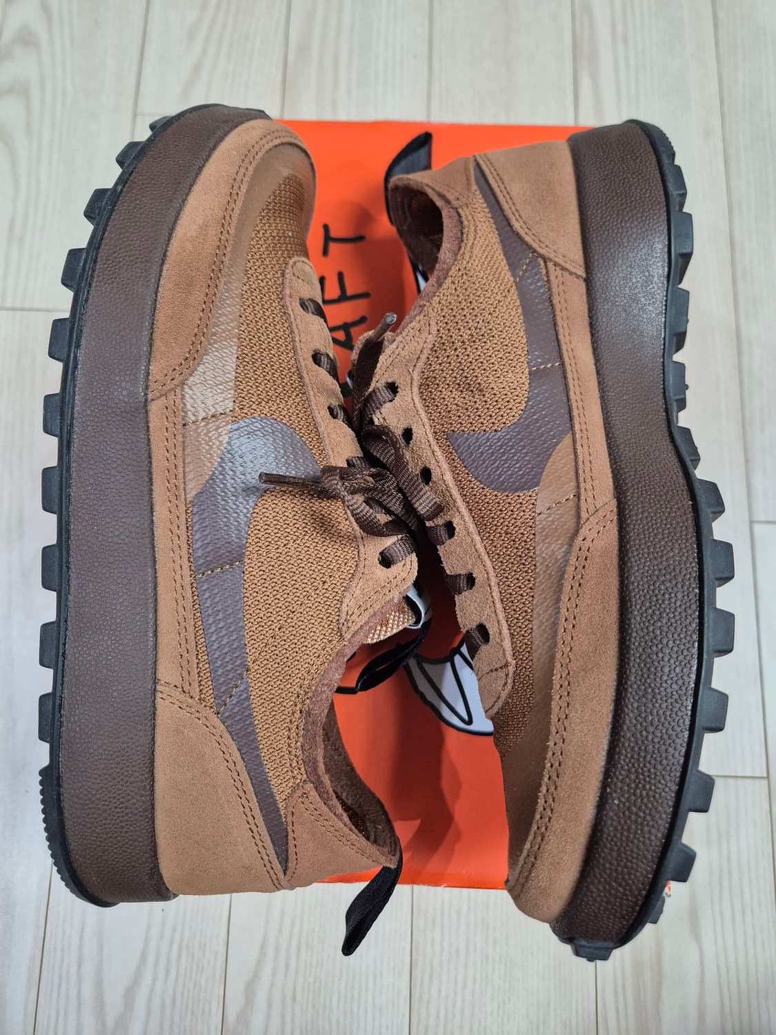 [265] 나이키 x 톰 삭스 제너럴 퍼포즈 슈 브라운 상품이미지3