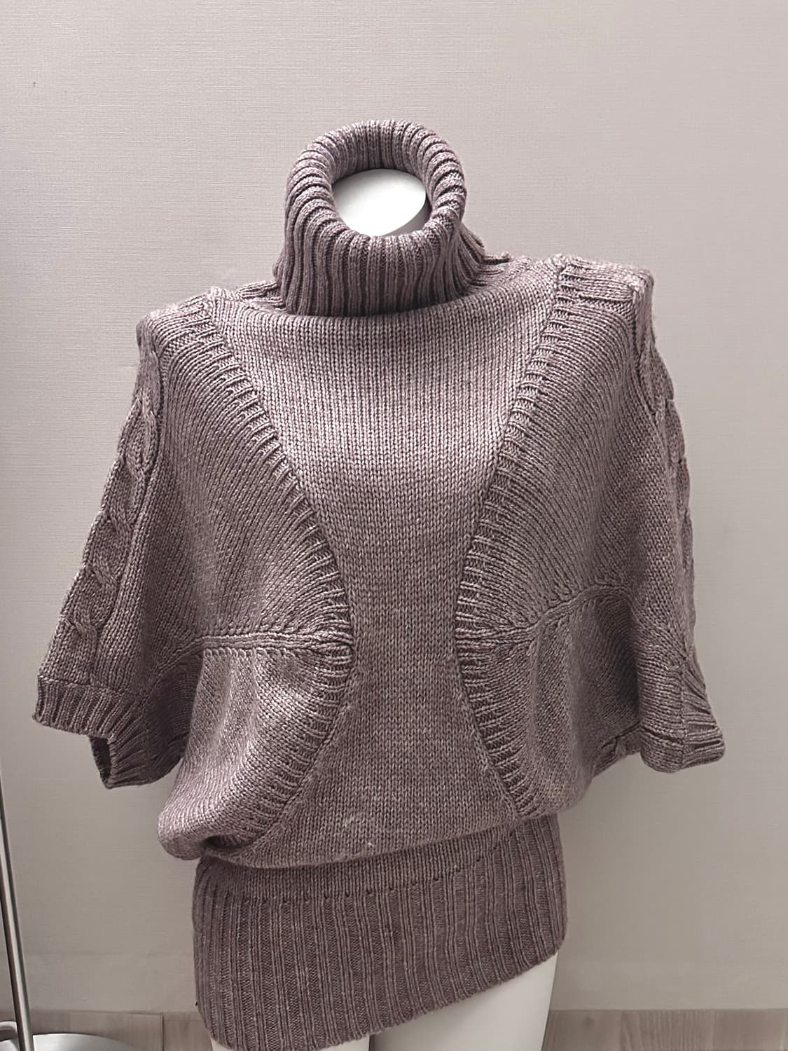 빈티지 모카베이지 폴라 가오리핏 니트 상품이미지1