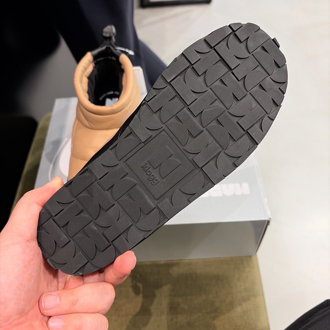 (정품/새상품) KLOGG 클로그 여성 베이지 퍼피 미니 패딩 부츠 상품이미지4