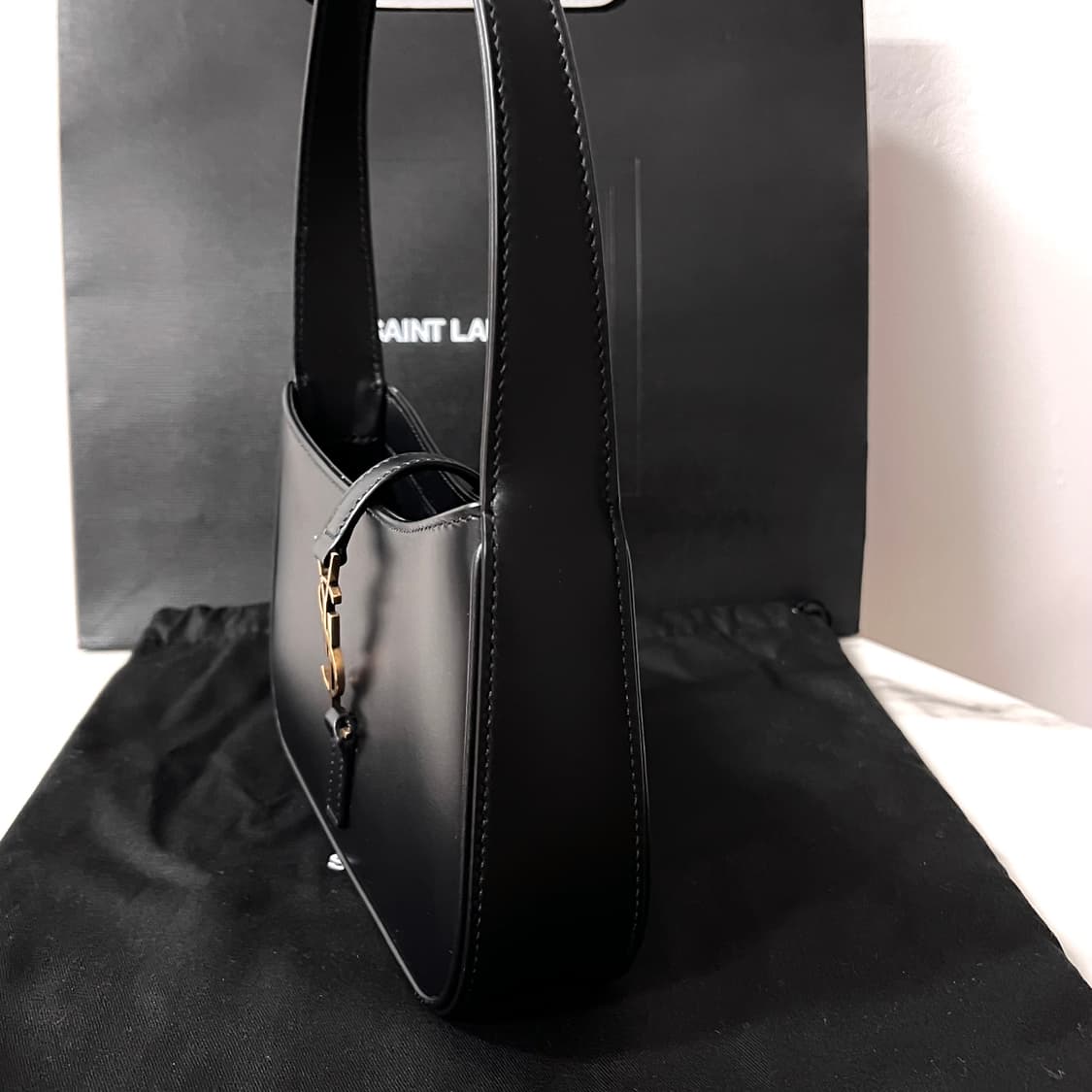 [S+급/정품] 생로랑 미니 호보백 le 5 a 7 가방 블랙 상품이미지4