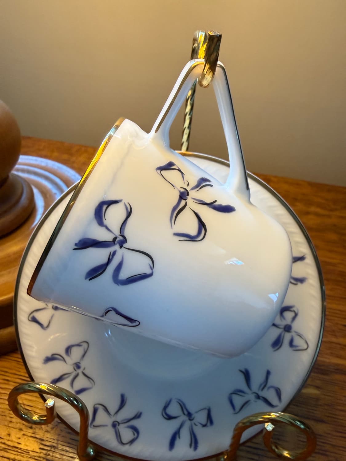 생 로랑(YSL)출시된 블루 리본 패턴 본차이나 찻잔 세트 상품이미지4