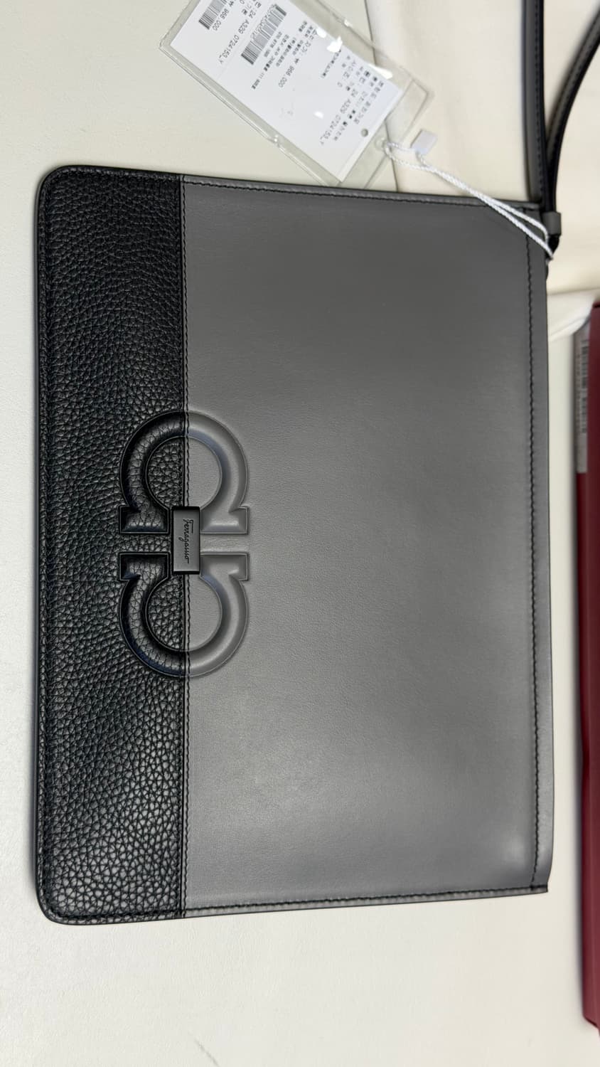 풀구성 새상품) 페라가모 간치니 투톤 클러치백 정가 968,000원  상품이미지6