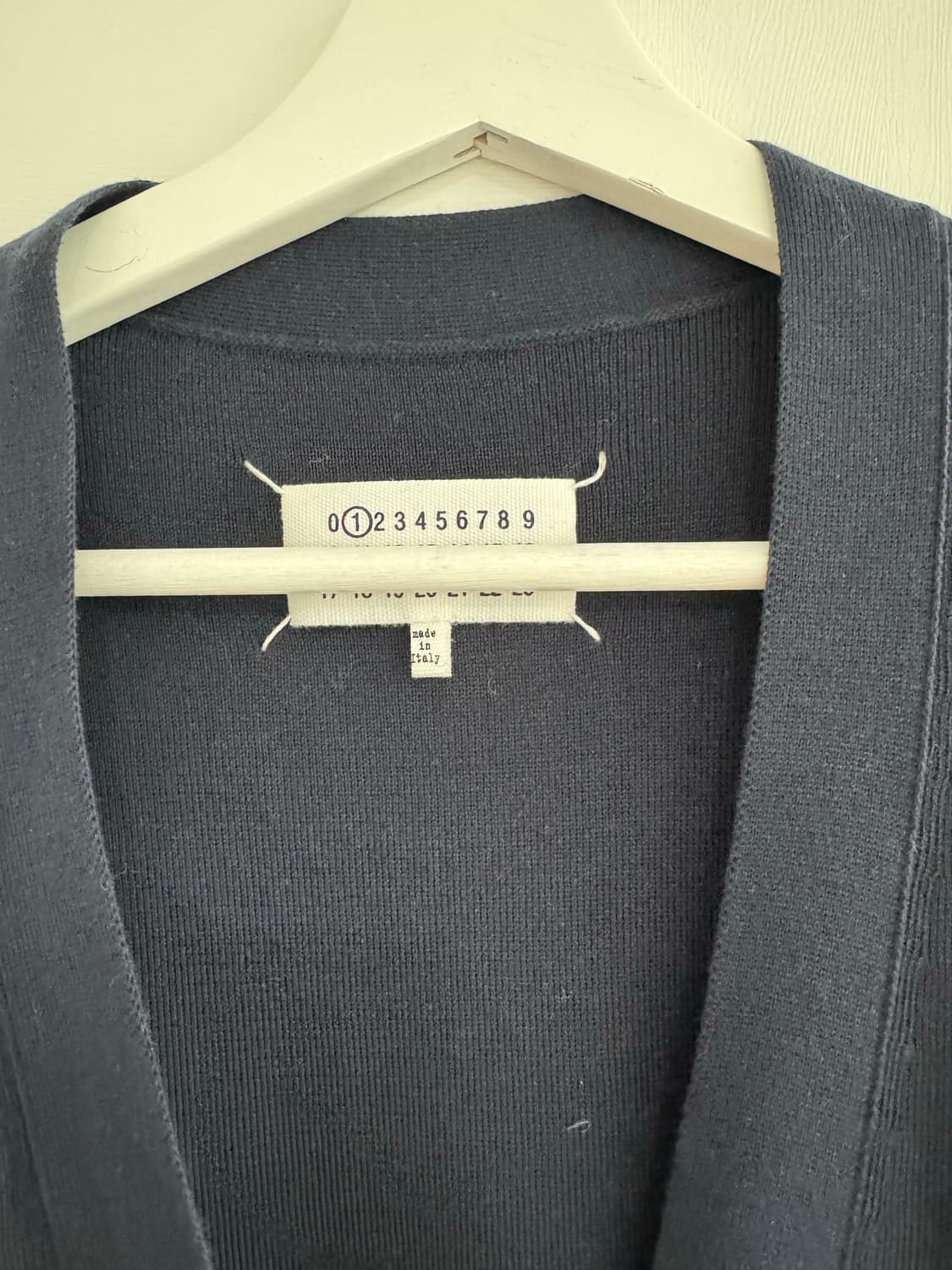 [Maison Margiela] 메종 마르지엘라 네이비 가디건 상품이미지3