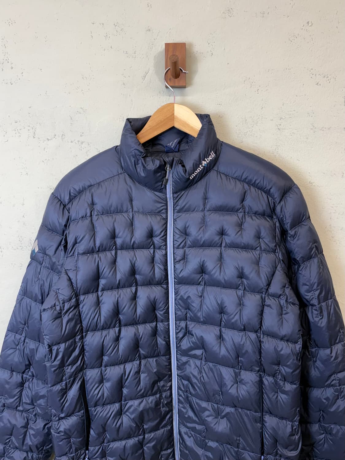 몽벨 라이트웨이트 구스다운 패딩 네이비 상품이미지2