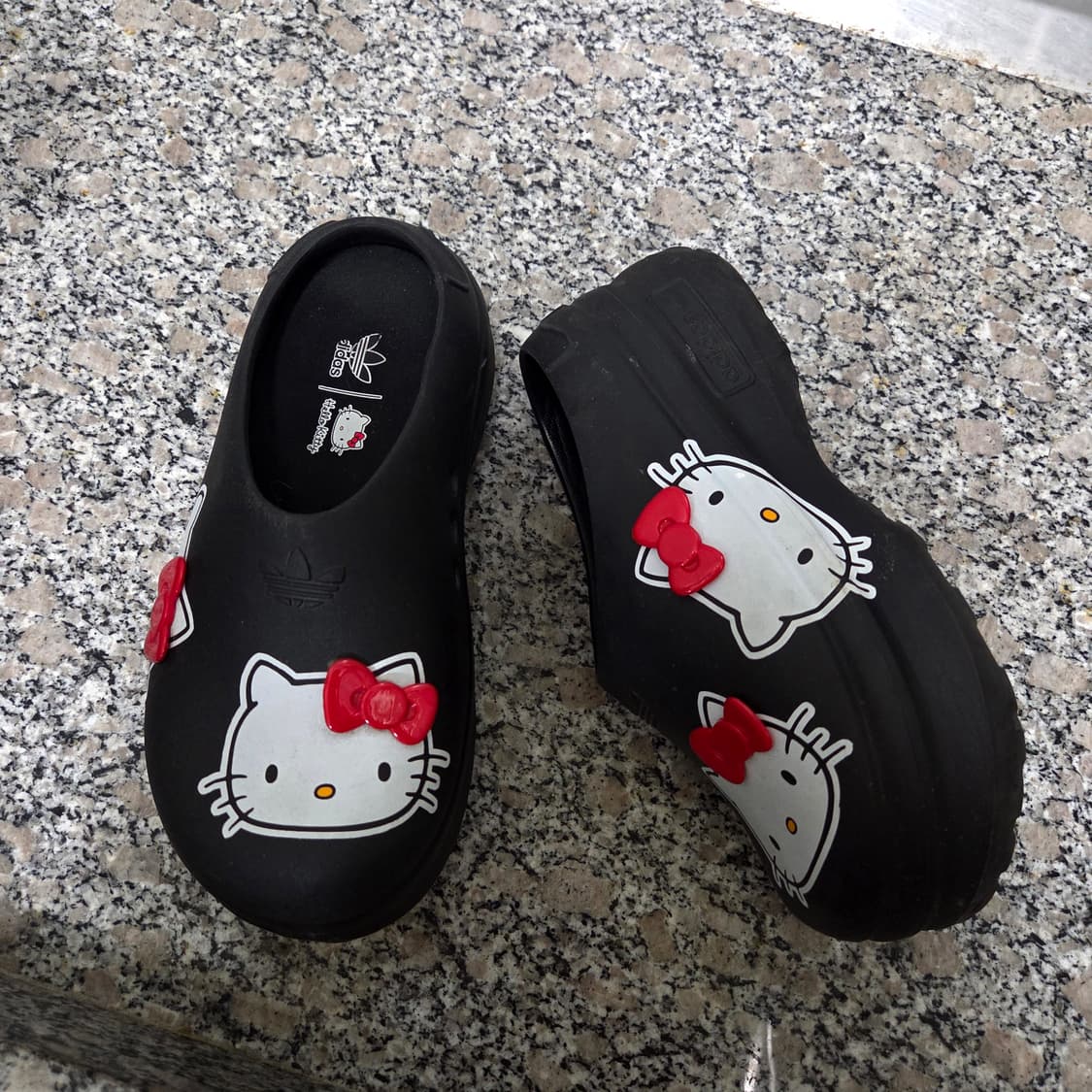 헬로키티 아디다스 아디폼 225 상품이미지2