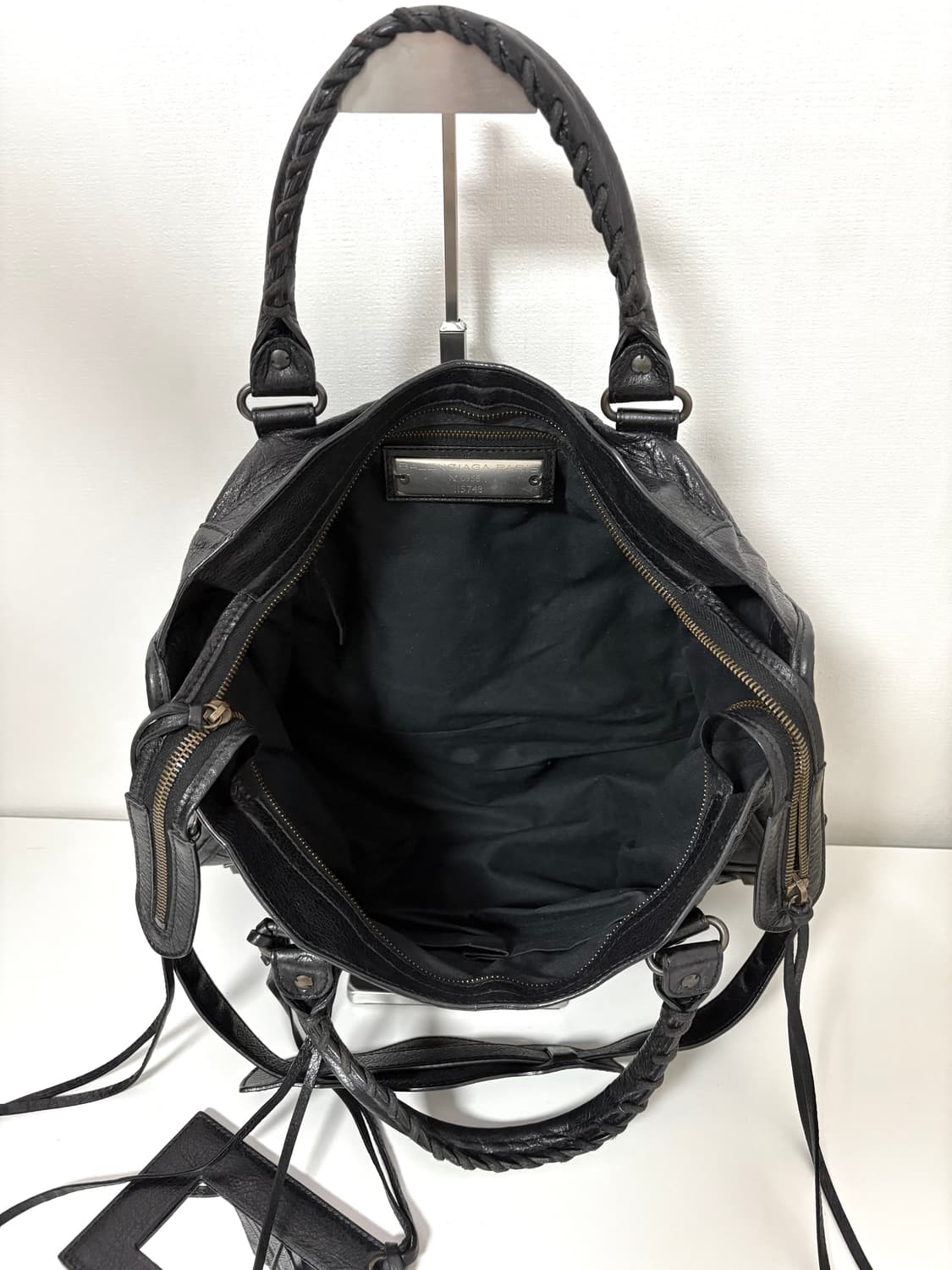 발렌시아가 시티 모터백 블랙 미디움 상품이미지9