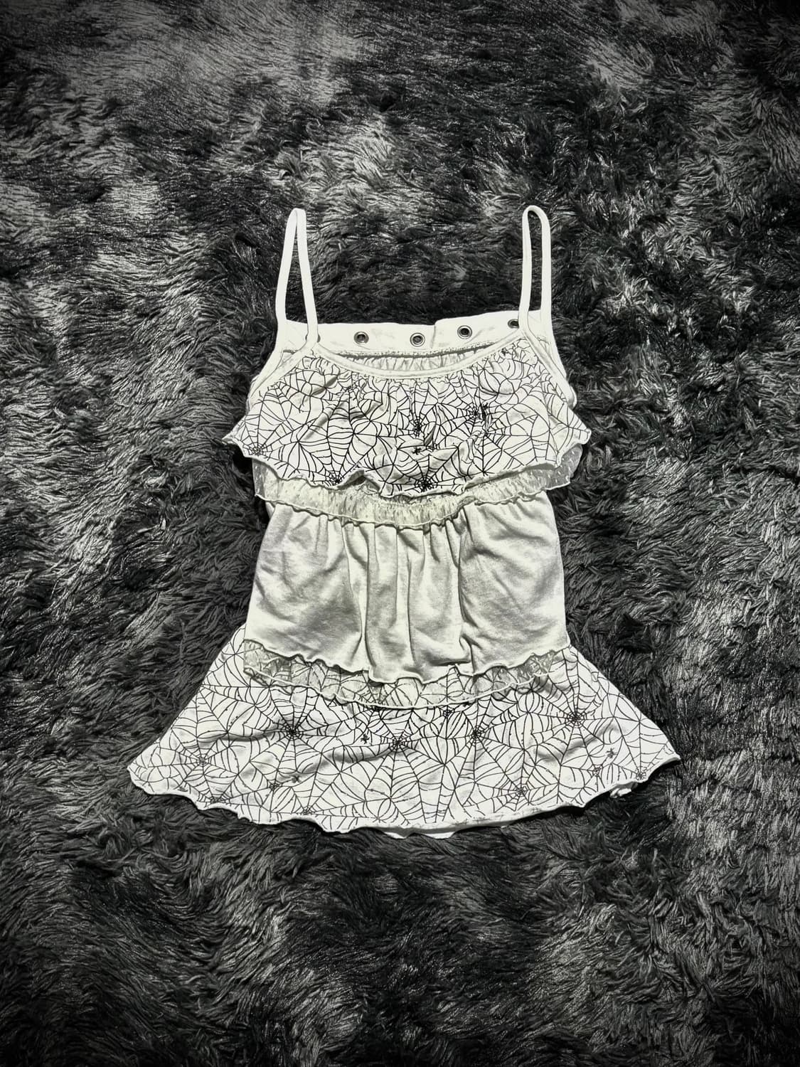 화이트 가슴 펀칭 거미줄패턴 캉캉 슬리브리스 상품이미지1