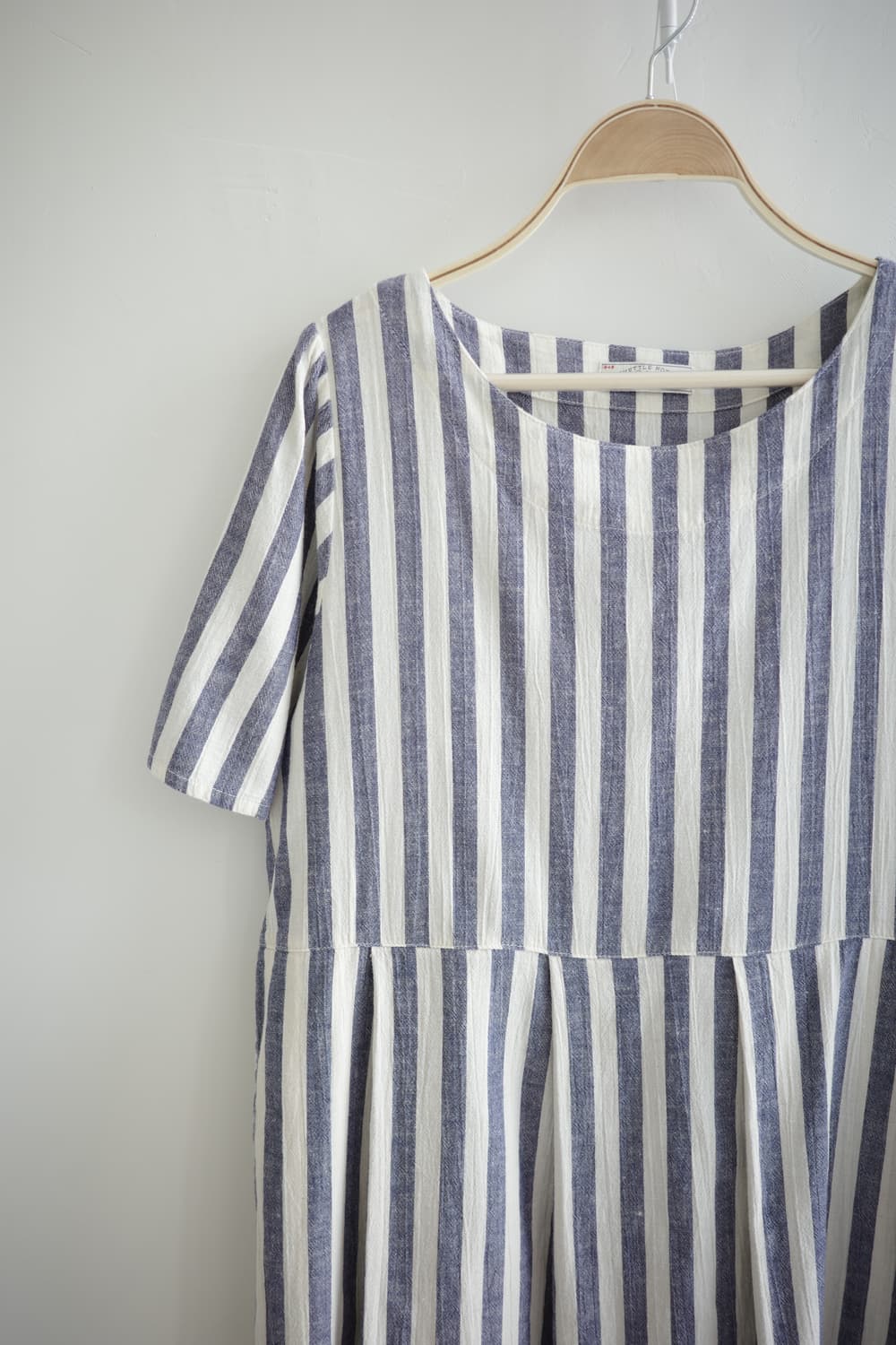 SHUTTLE NOTES 
• 네이비 스트라이프 코튼 원피스 상품이미지3