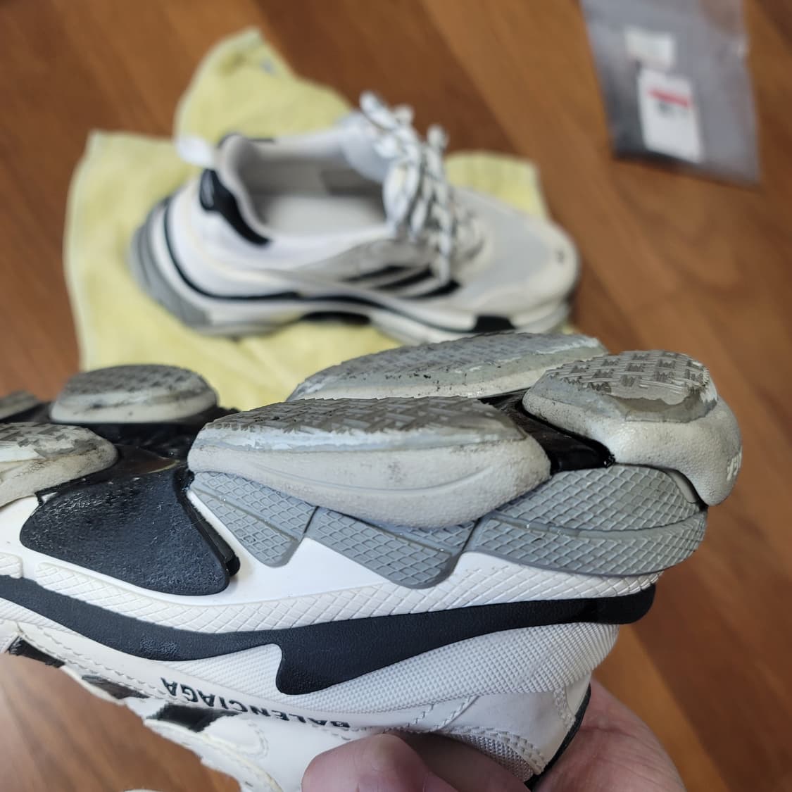 발렌시아가 아디다스 콜라보 스니커즈 상품이미지2