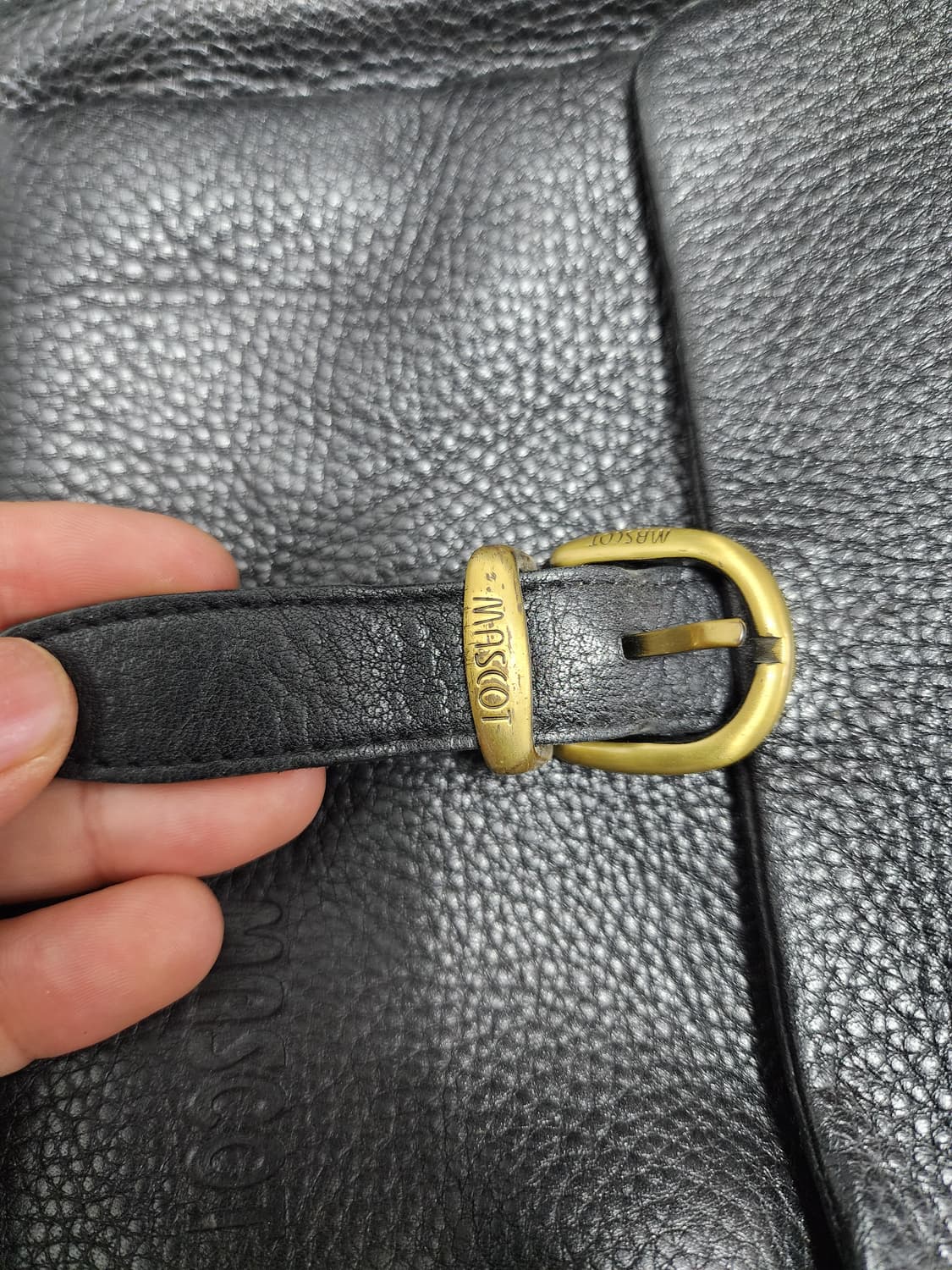 MOSCOT 모스콧 리얼레더 금장버클 숄더백 상품이미지6