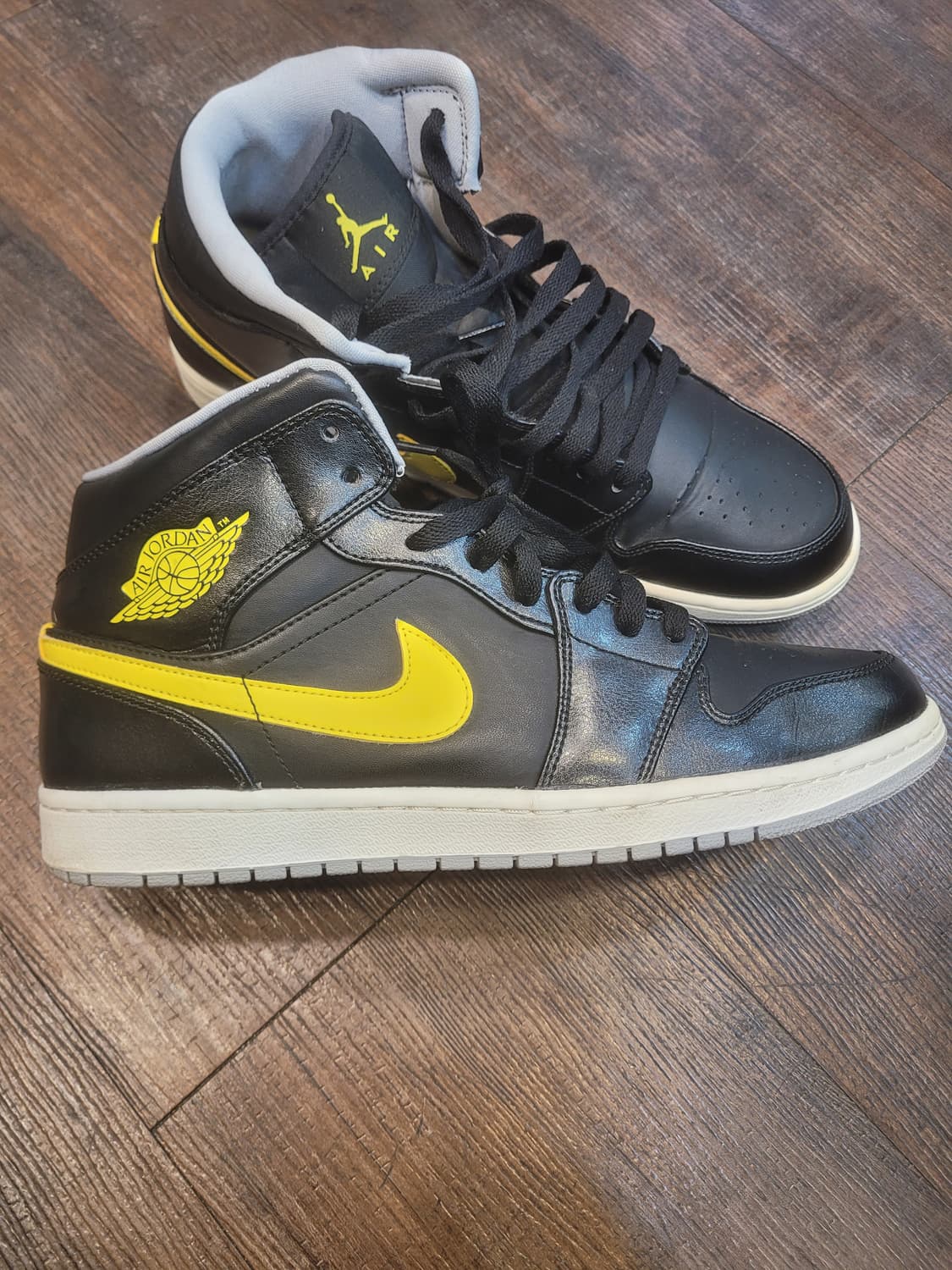 나이키 에어 조던 1 미드 썬더 290 상품이미지1