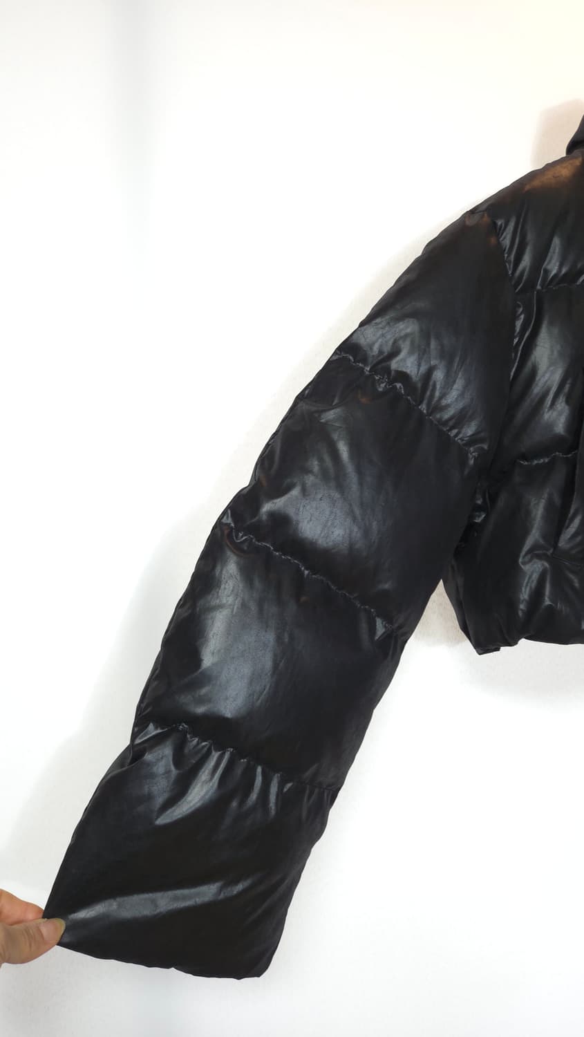 럭키슈에뜨 럭키마르쉐 2022 글로시 크롭 다운 패딩  F 사이즈 상품이미지5