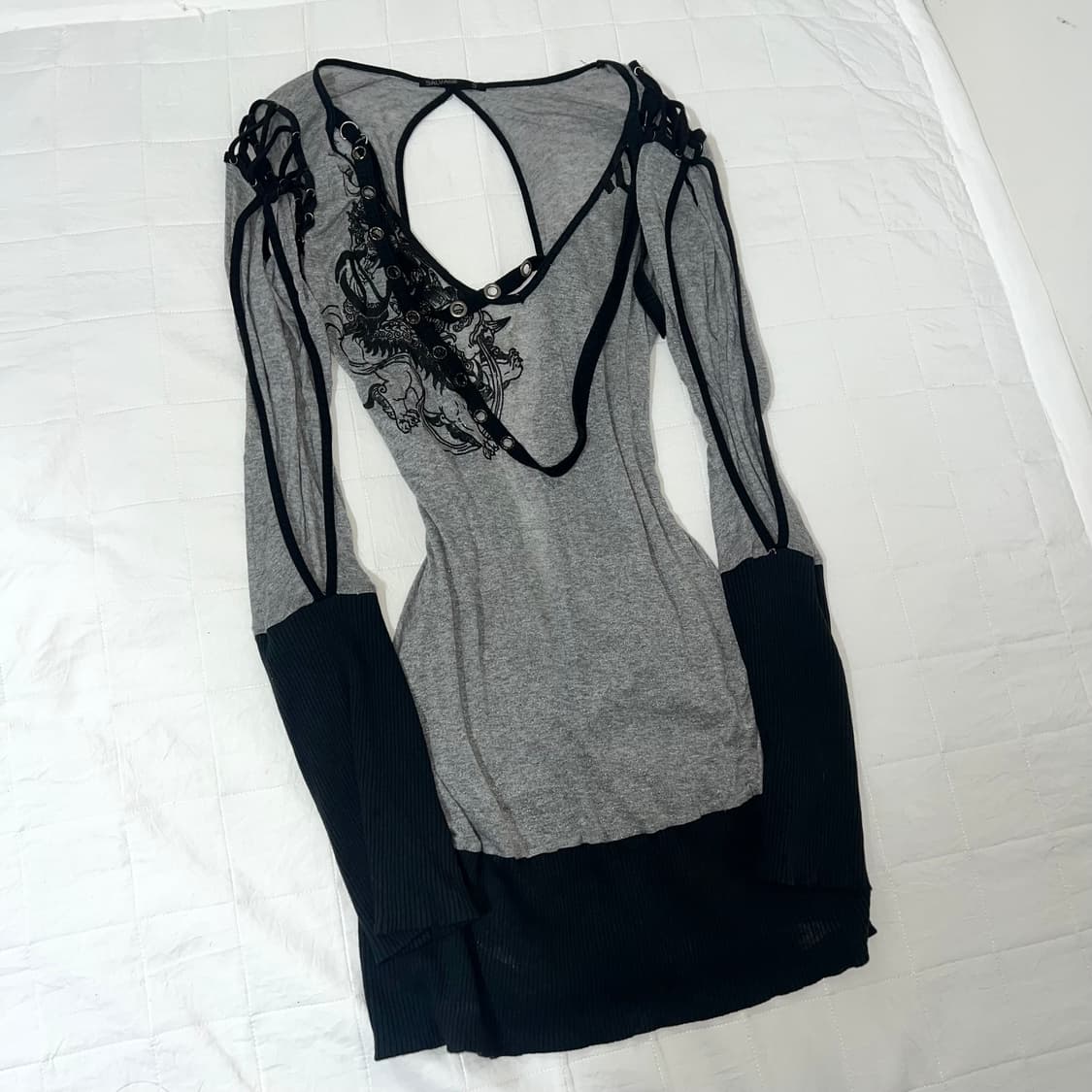 {Salvage}셀비지 아일렛 뒷트임 탑 상품이미지1