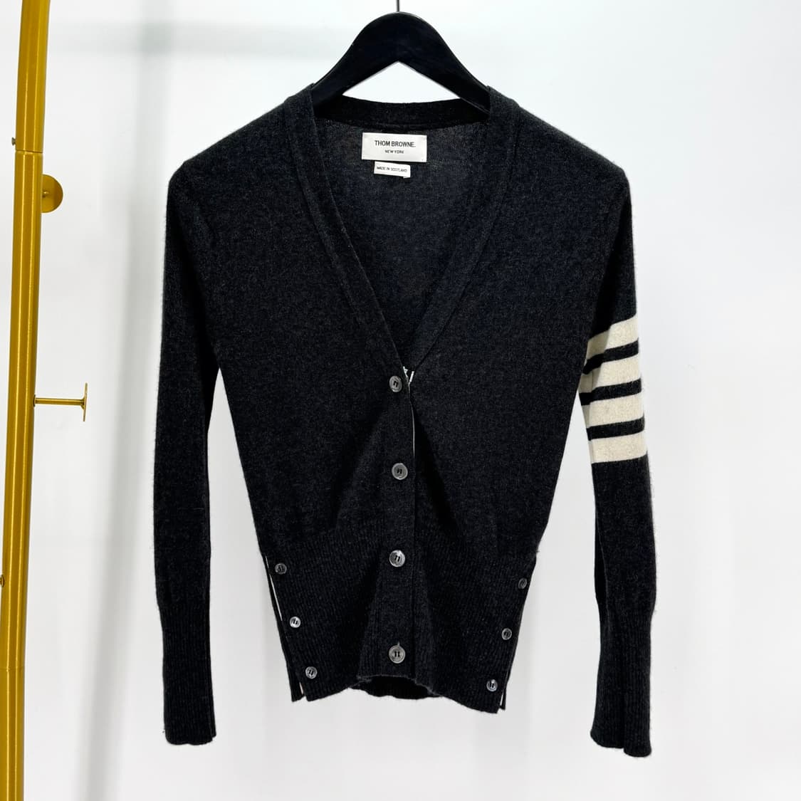 [42사이즈] 톰브라운 사선완장 캐시미어 가디건 (FKC001A) 상품이미지1