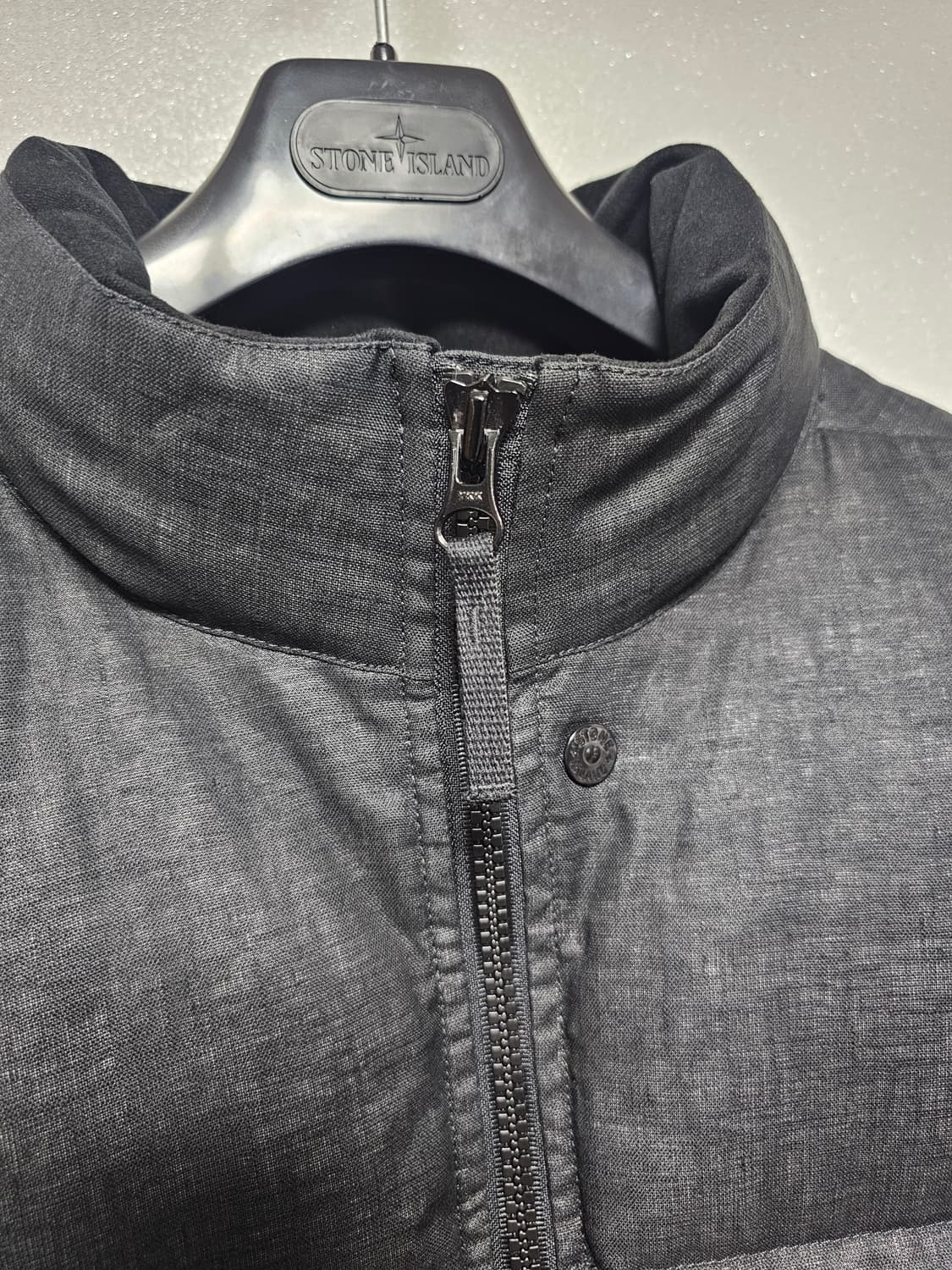 스톤아일랜드 쉐도우프로젝트 러버라이즈드 리넨 다운 패딩 자켓 상품이미지3