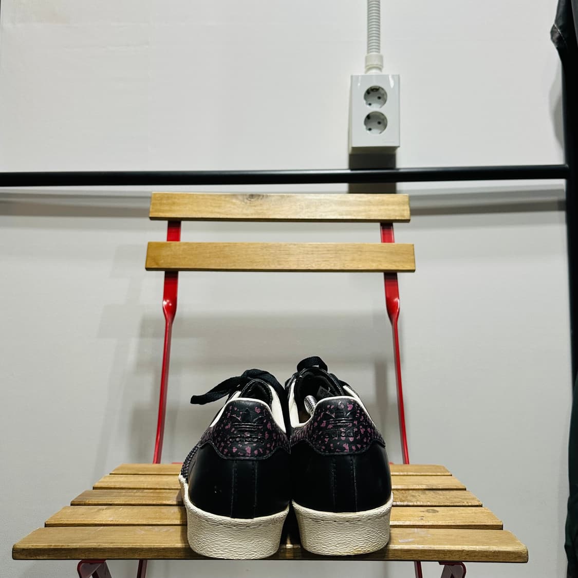 280) 아디다스 운동화 남성  남자 신발 슈퍼스타 블랙 스타 프린팅 상품이미지4