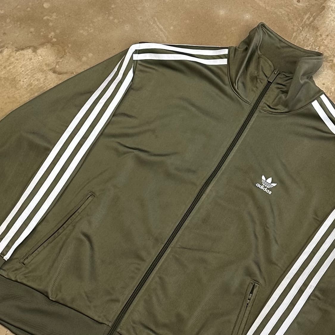 L 아디다스 파이어버드 카키 트랙탑 상품이미지1