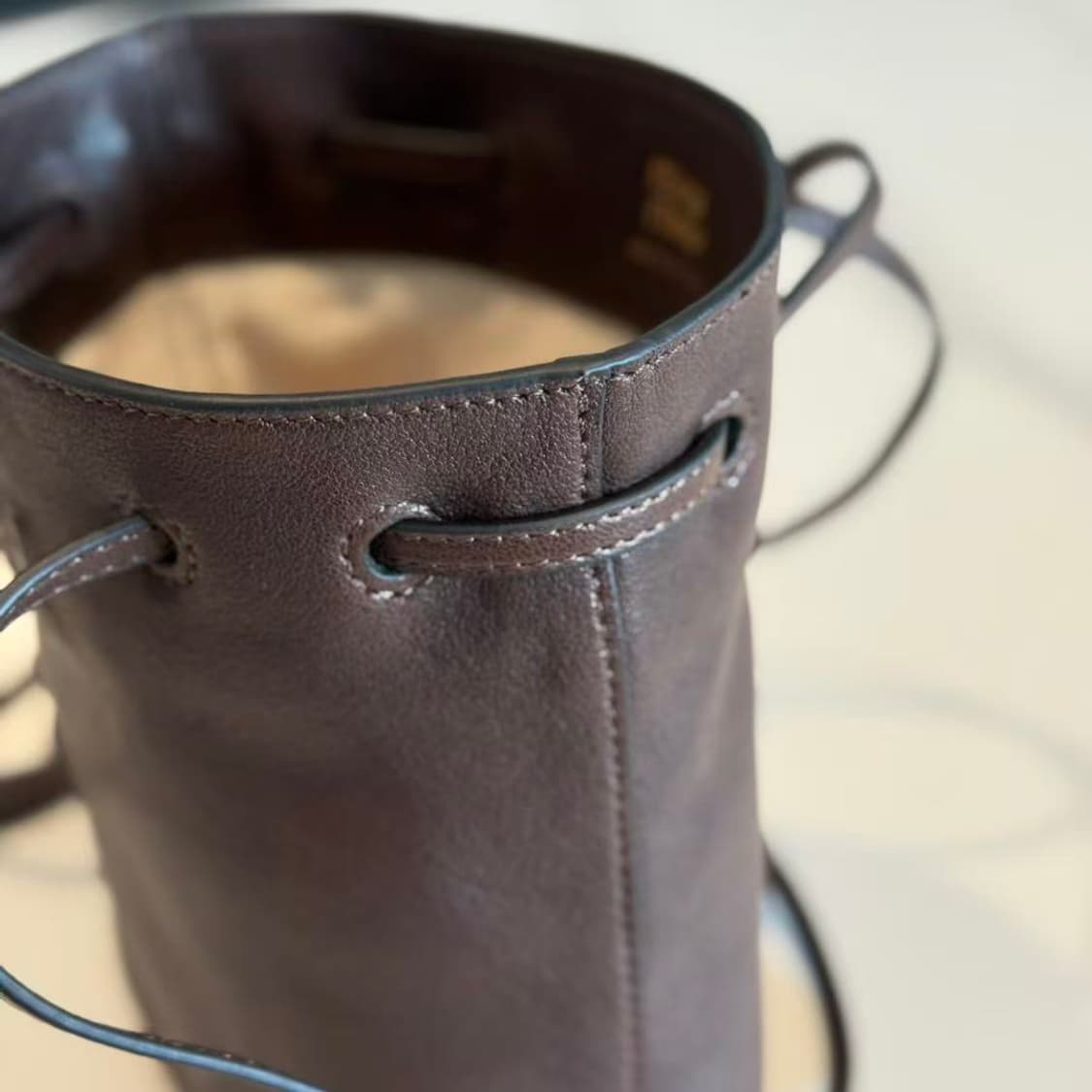 미우 미우 나파 레더 미니백 상품이미지4