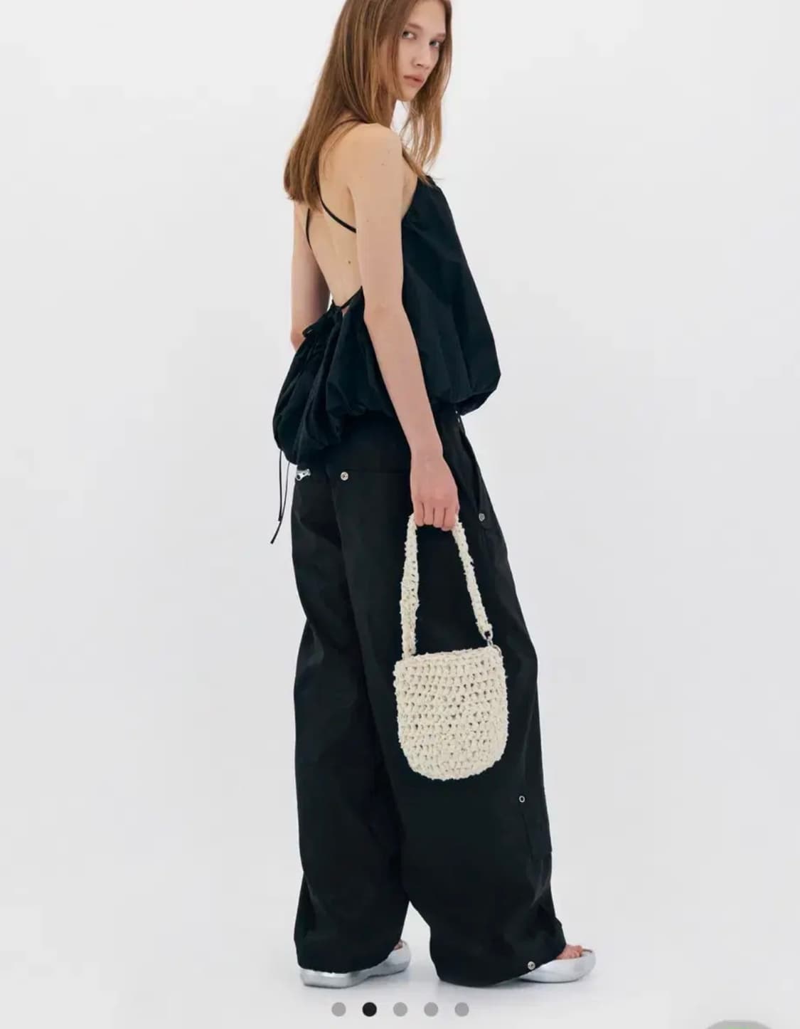 로우클래식 볼륨 슬리브리스 탑 블랙 상품이미지2