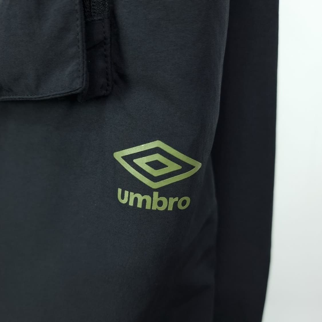 [엄브로] 빅로고 프린팅 오버핏 바람막이 아노락 자켓 블랙 M19971 상품이미지6