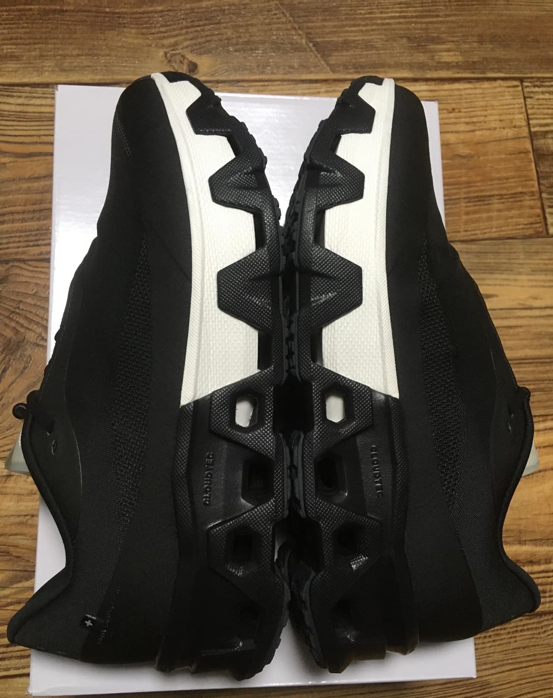 (280)온러닝 파프 클라우드몬스터 하이퍼 블랙 판매합니다 상품이미지5