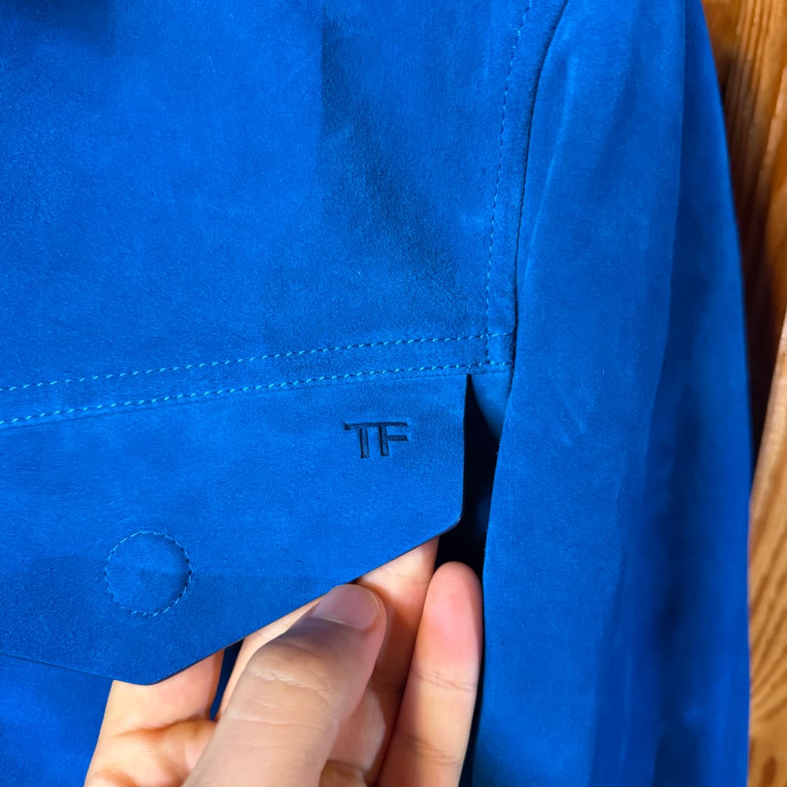 톰포드 25 f/w 스웨이드 자켓 판매 합니다. 상품이미지7