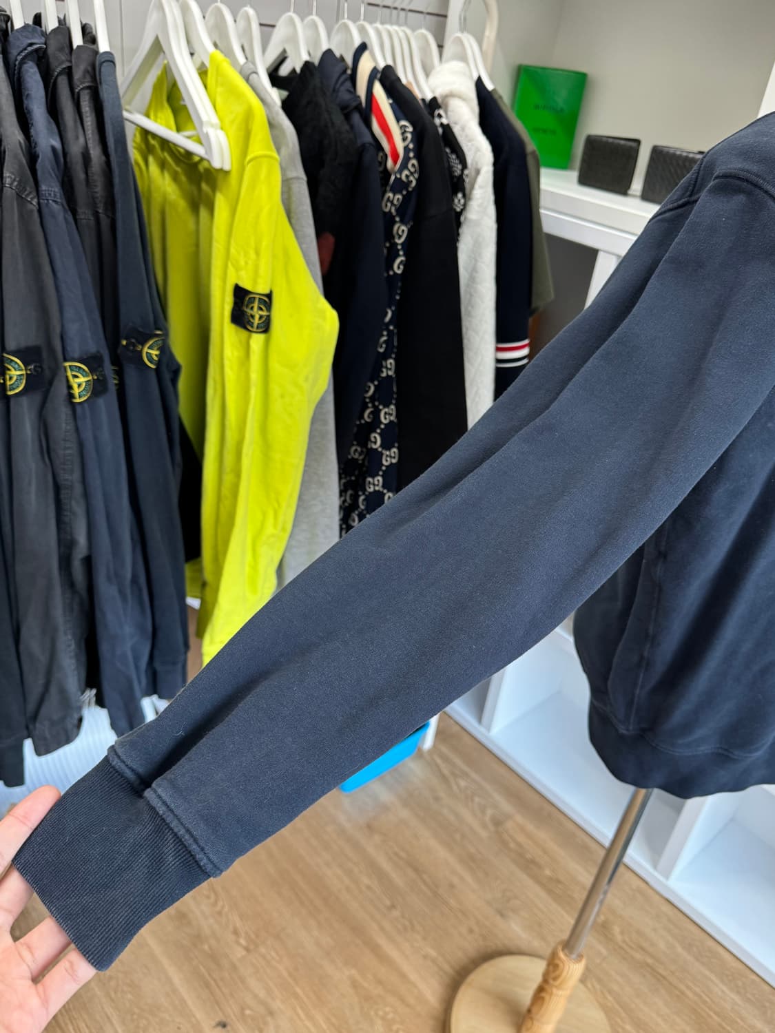 [새상품급,M] 스톤아일랜드 블랙 맨투맨 상품이미지3