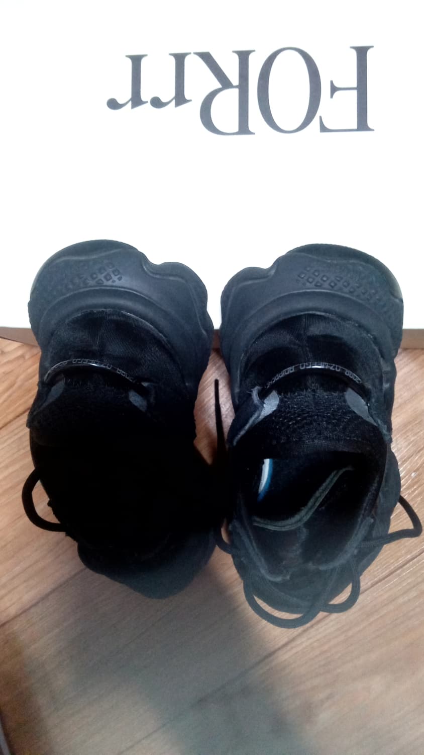 아디다스 옺,위고 트리플블랙 런닝 트래킹화 상품이미지10