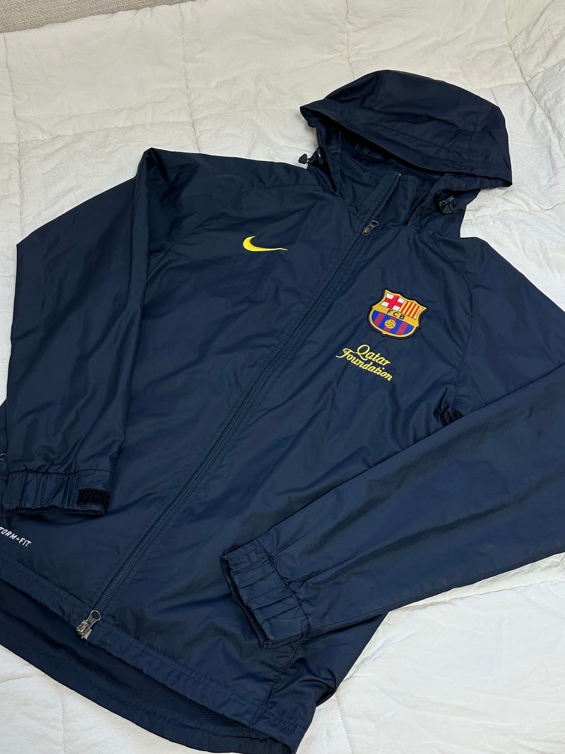 나이키 바르샤 카타르 패커블 바람막이 미디움  축구 유산소 상품이미지2