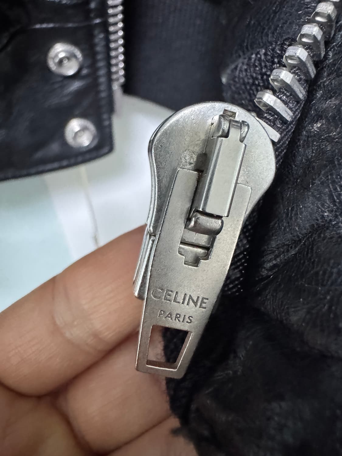 셀린느 19fw 블랙 색상의 셀린느 양털 레더 자켓 상품이미지5