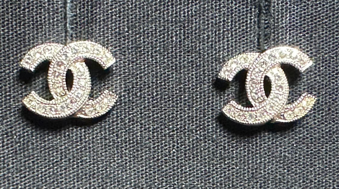 샤넬 cc로고 크리스탈 귀걸이 실버 상품이미지1