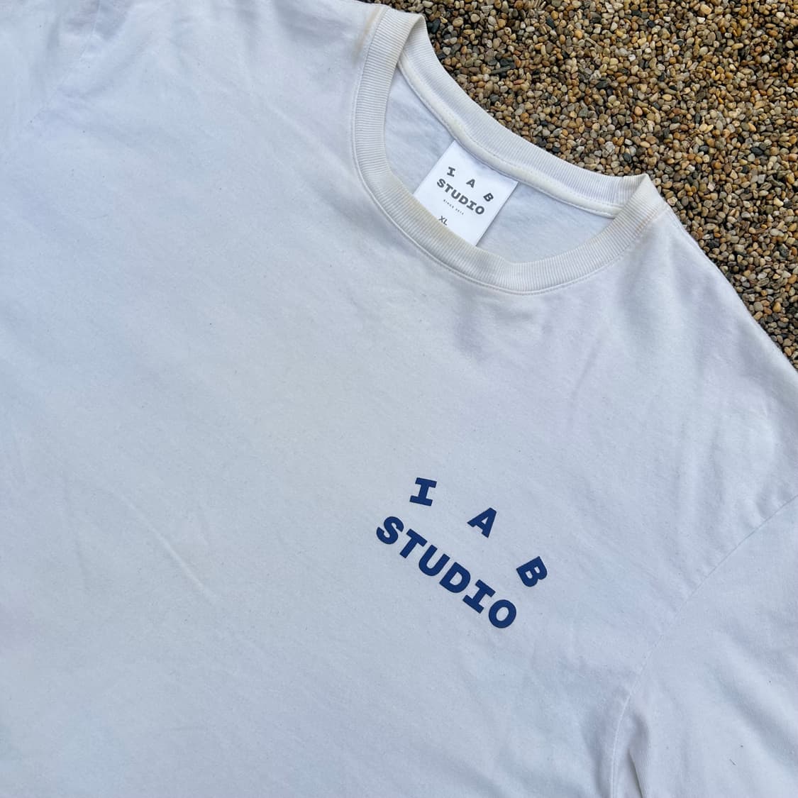 아이앱 스튜디오 (I.A.B Studio)화이트 반팔티 상품이미지2