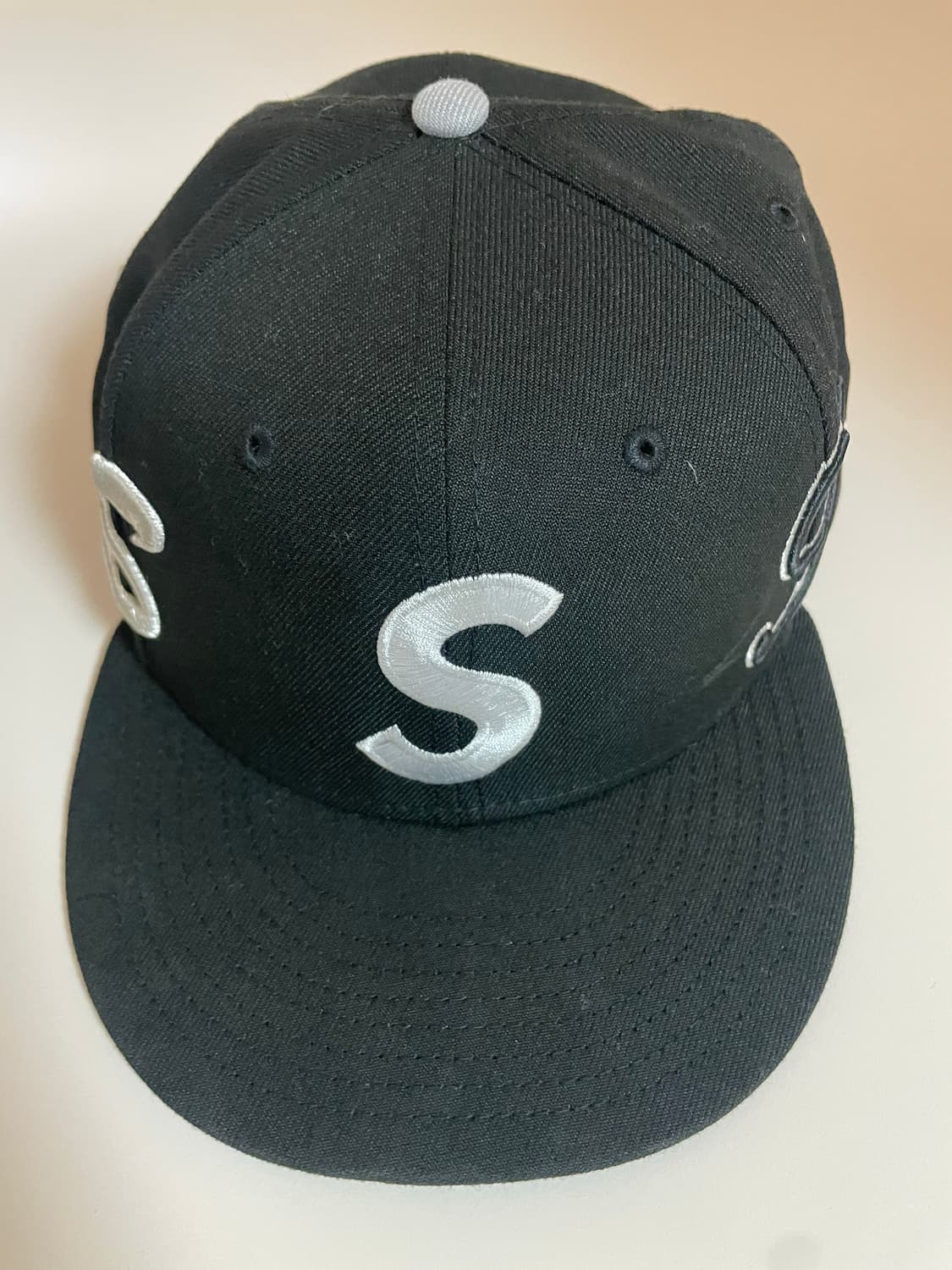 슈프림 뉴에라 S로고 블랙 모자 734(61.5) 상품이미지1