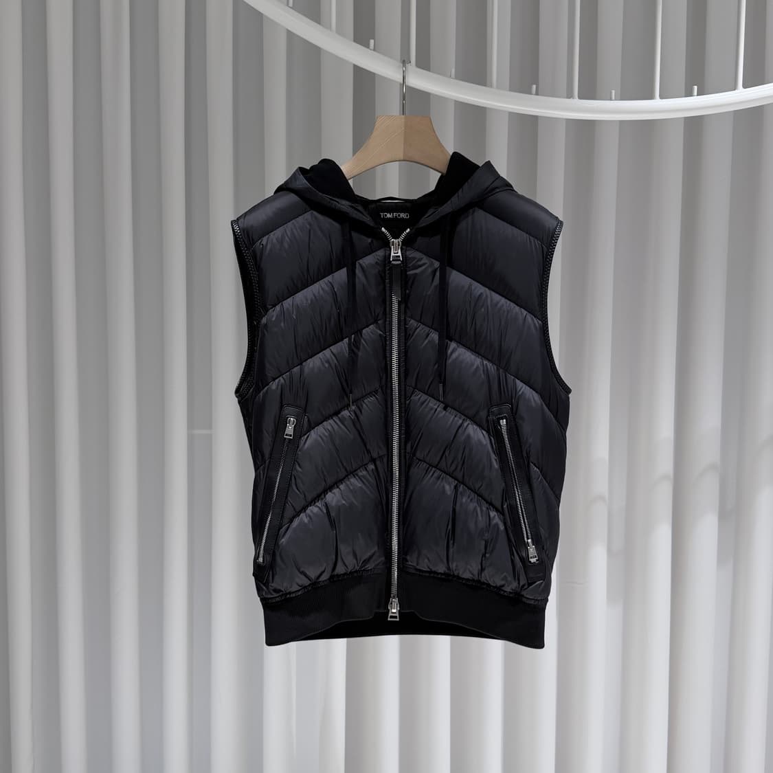 (S+/52) / 톰포드 레더트리밍 블랙 후드 조끼 패딩 상품이미지1