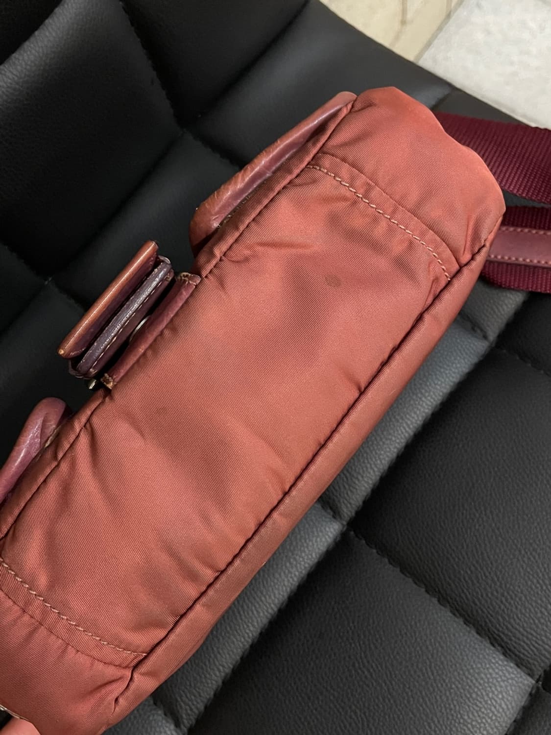 프라다 테수토 삼각 로고 숄더 백 상품이미지5