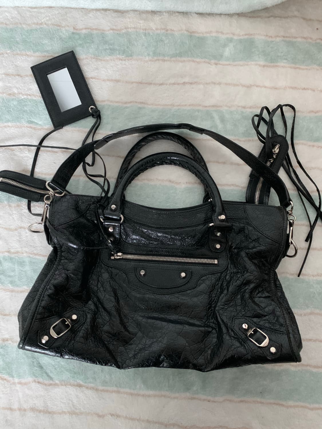 발렌시아가 르시티 미듐 모터백 블랙 은장 상품이미지4