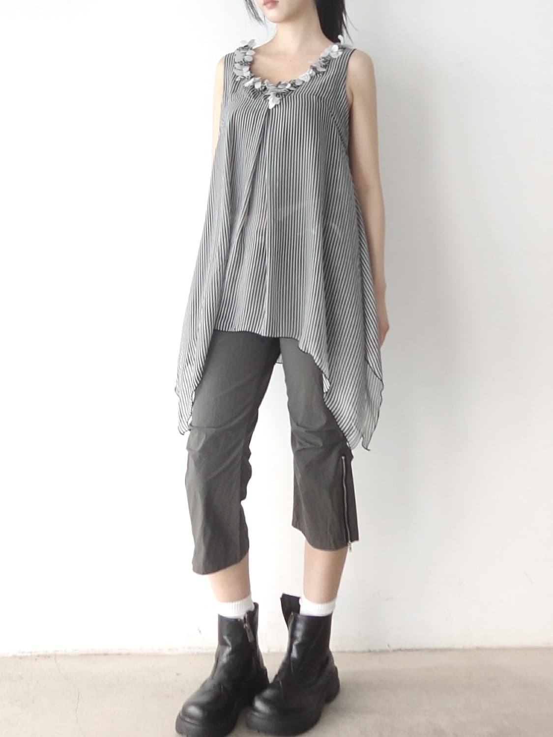 3d ruffle stripe sleeveless 상품이미지4