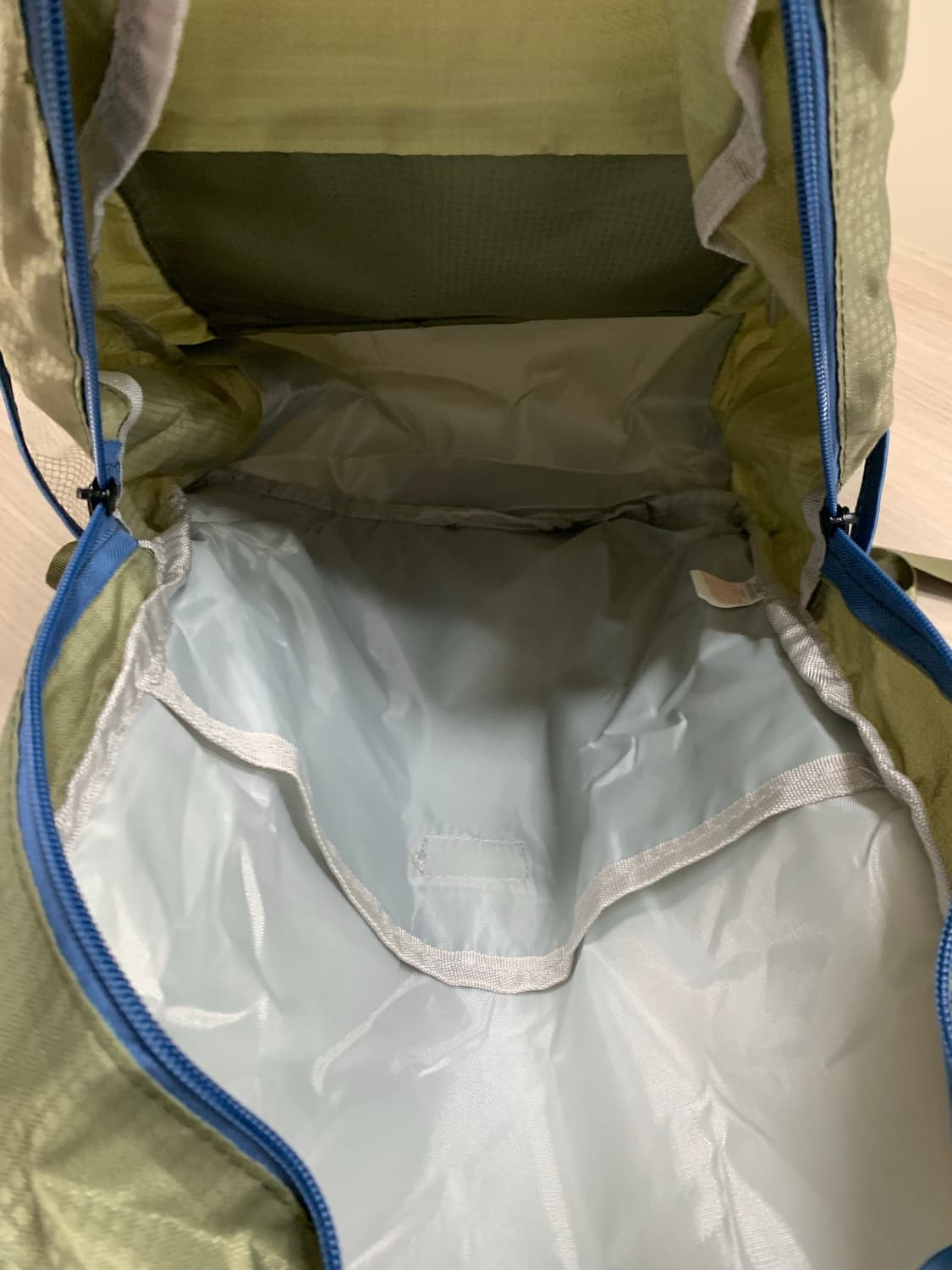 다이소 헬로어텀 접이식 백팩 카키 상품이미지6