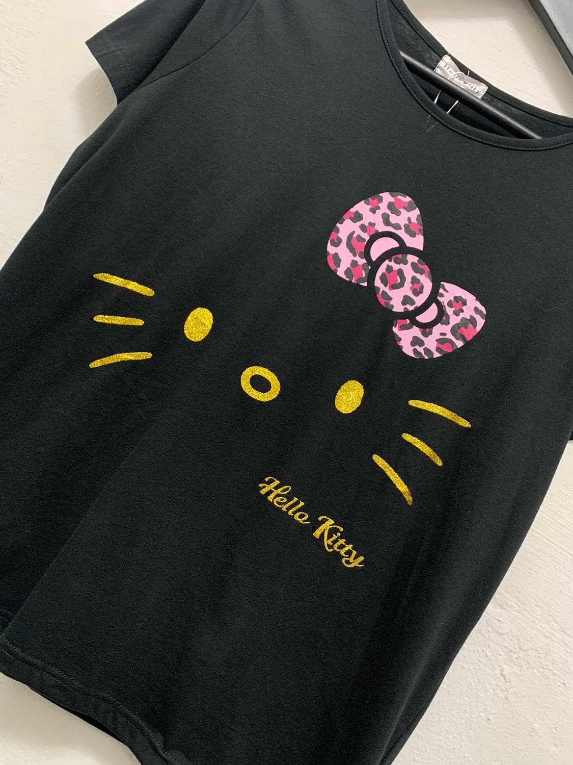 [HELLO KITTY] 헬로키티 레오파드 리본 글리터 반팔 상품이미지2