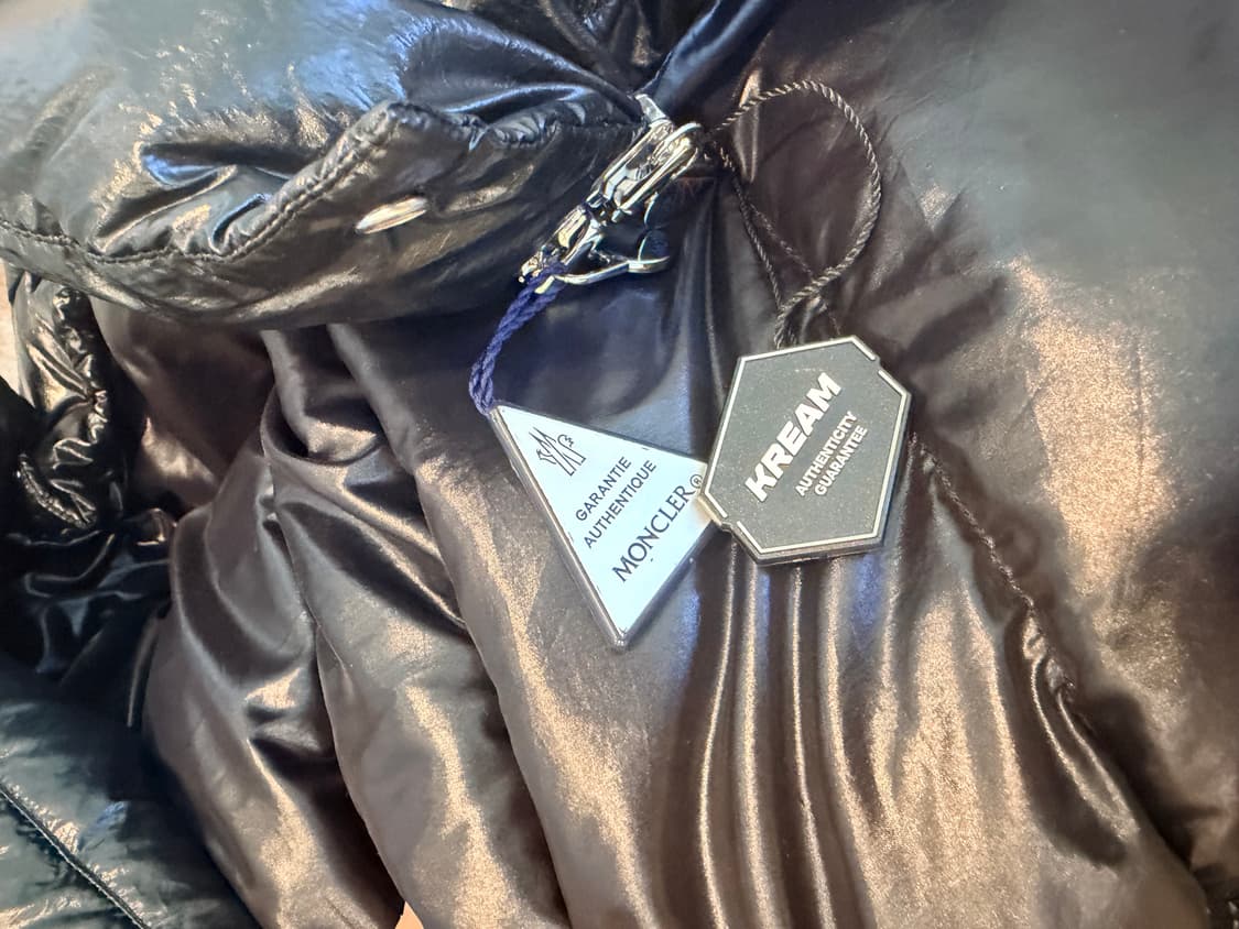몽클레어 마야 70 패딩 블랙유광 5사이즈 상품이미지3