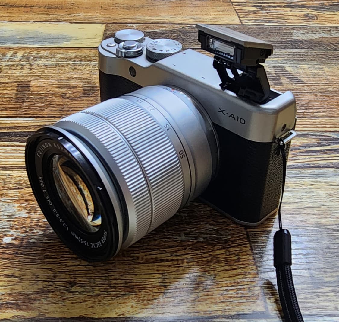 후지필름 X-A10 미러리스 디지털 카메라와 16-50mm 렌즈 팝니다. 상품이미지1