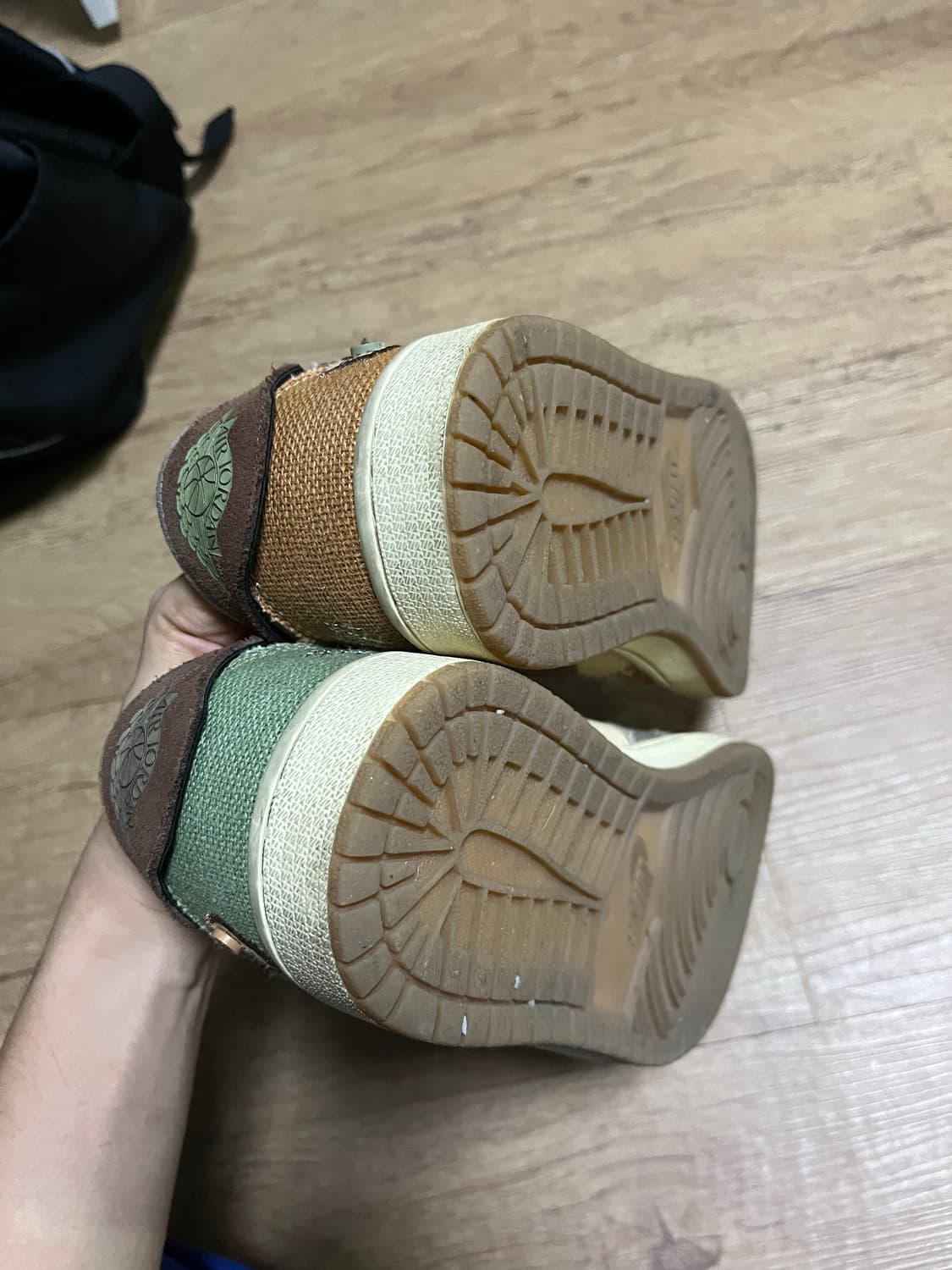 조던 1 x 자이언 윌리엄슨 레트로 로우 OG 플랙스 앤 오일 그린 상품이미지2