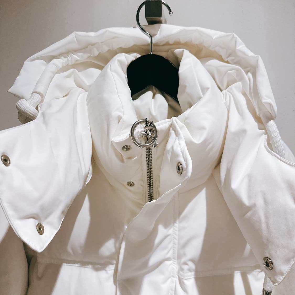 아미 남녀공용 하트로고 패치 오버사이즈 다운 점퍼 상품이미지2