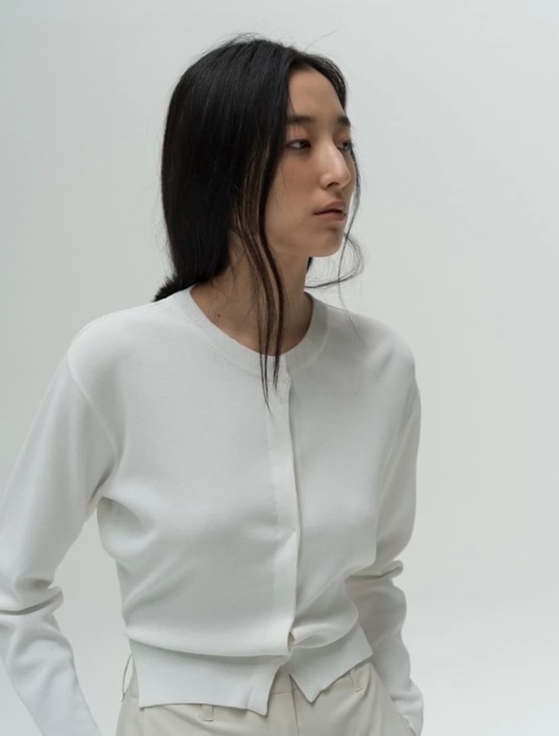 아모멘토 BACK CUTOUT CARDIGAN 상품이미지1
