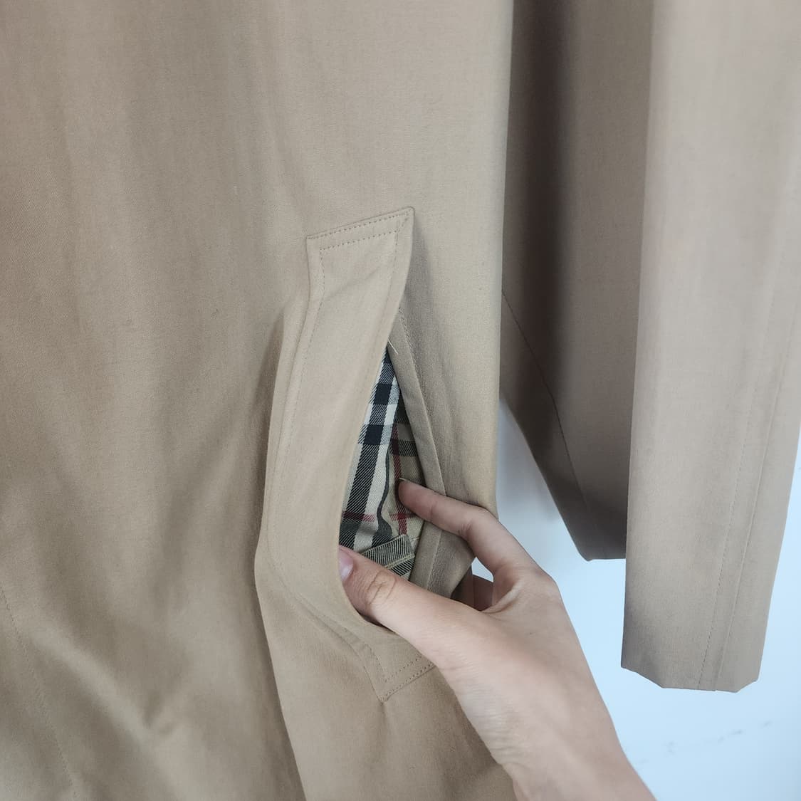 버버리 베이지색 트렌치 코트 상품이미지4