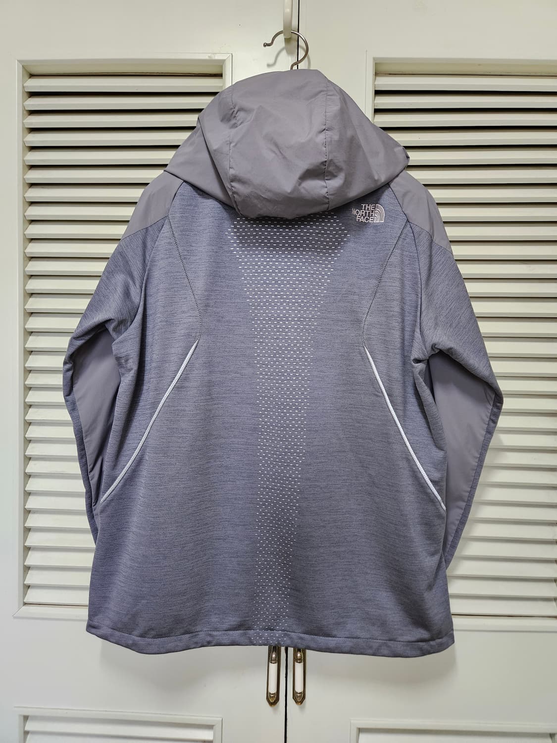 노스페이스 남성 경량 후드 자켓 100 바람막이 상품이미지2