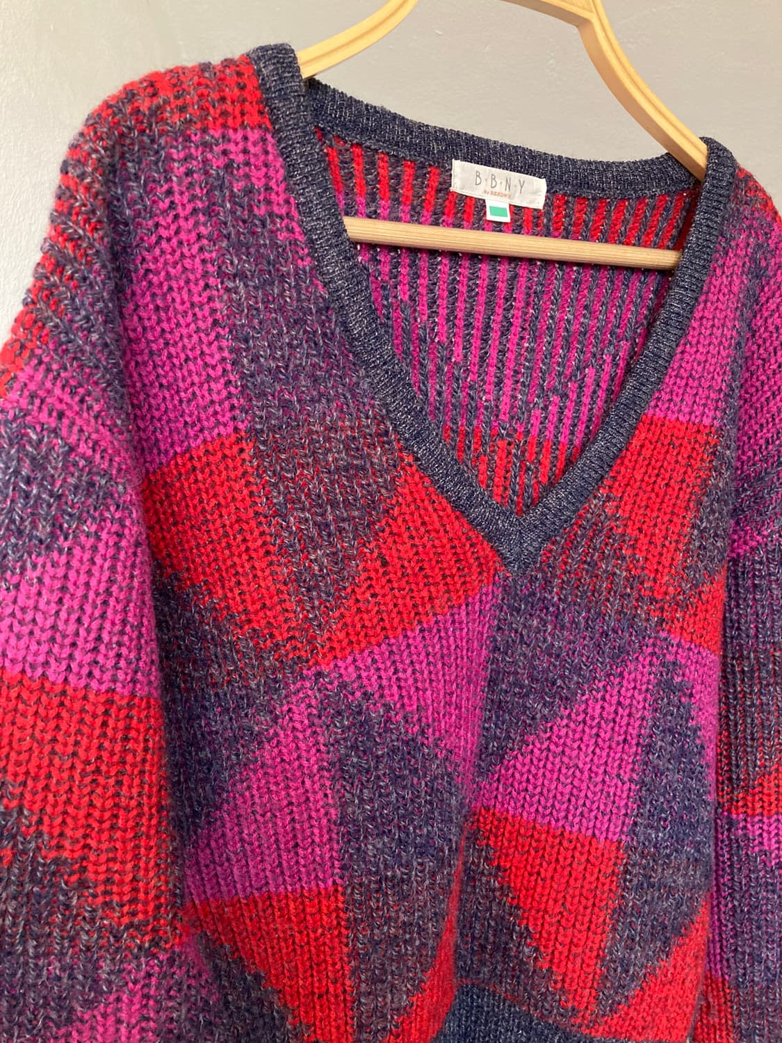 빈티지 그래픽 브이넥 크롭 니트 상품이미지2