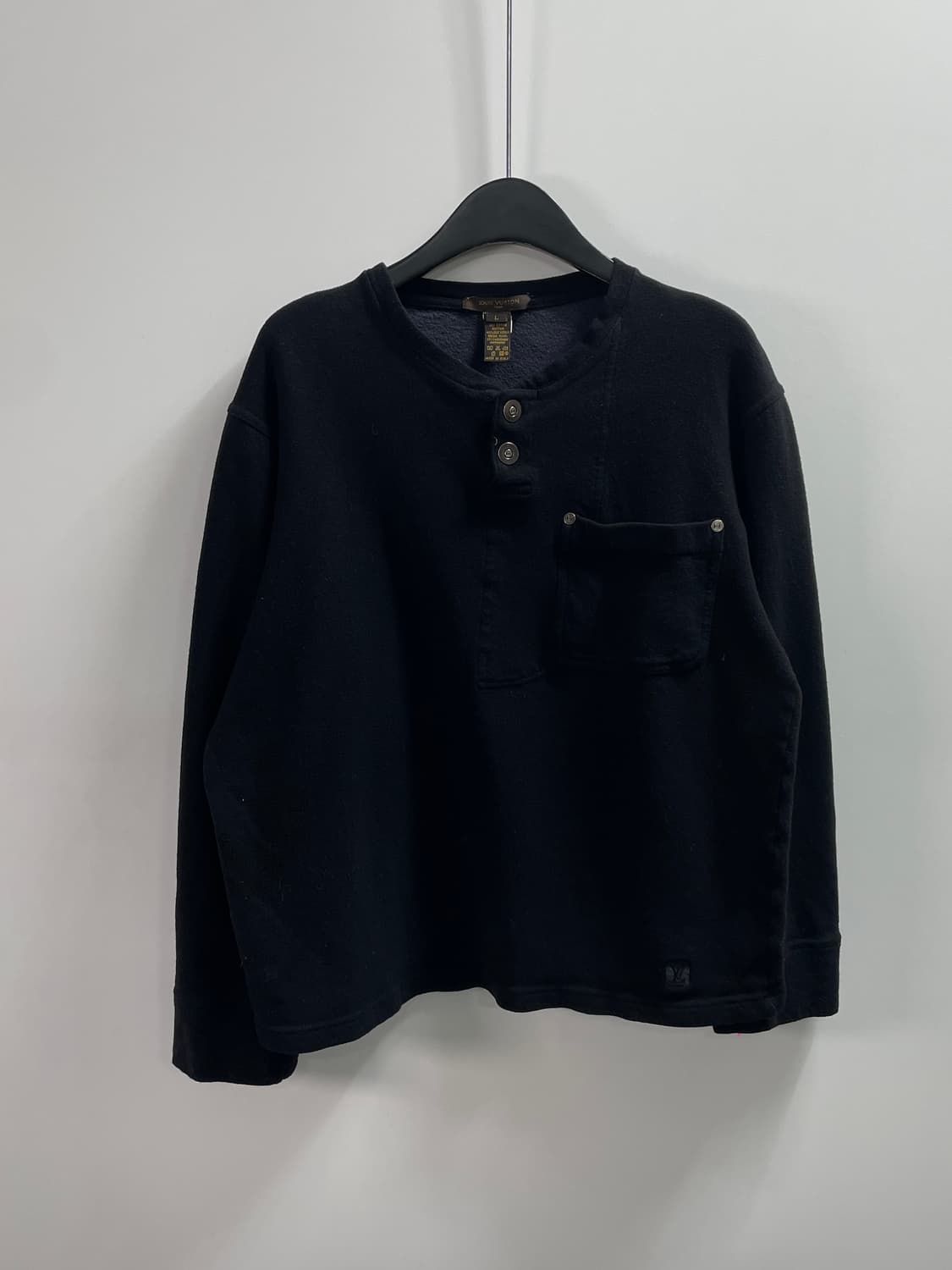 루이비통 버튼 울 헨리넥 롱슬리브 긴팔티 (on.739) 상품이미지1