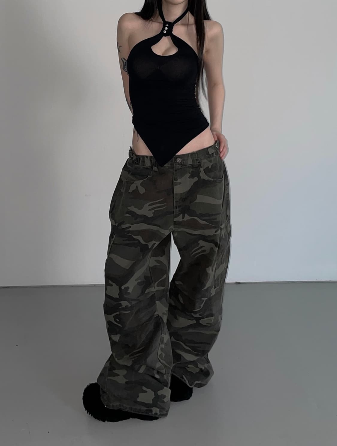 아워캐비넷 디에어타운 카모 와이드팬츠 (free) 상품이미지3